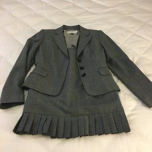 Tahari matching suit/skirt set
